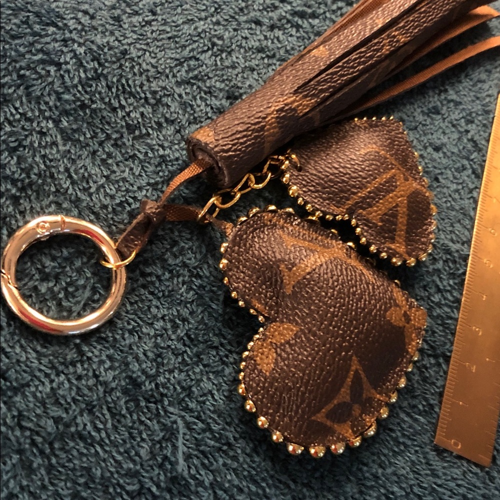 Brown Leather Tassel Keychain with heart decor - Picture 4 of 5